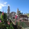 La Iglesia de Ccaranacc en Churcampa es un antiguo templo construido alrededor de 1820 con piedras labradas locales y calicanto, destacando por su arquitectura de la época y su valor histórico, guardando en su interior biblias antiguas con crucifijos incrustados de oro y plata, que datan de 1822, hechas con aleaciones y grasa humana, siendo un testimonio fiel del pasado de la provincia de Huancavelica